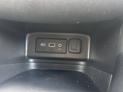 Used 2023 Chevrolet Equinox LT image 32