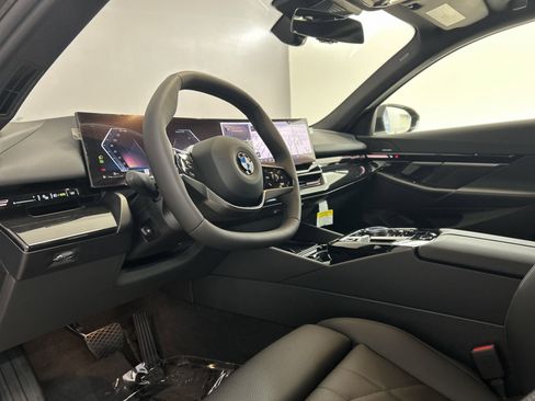 Used 2025 BMW 530i image 5