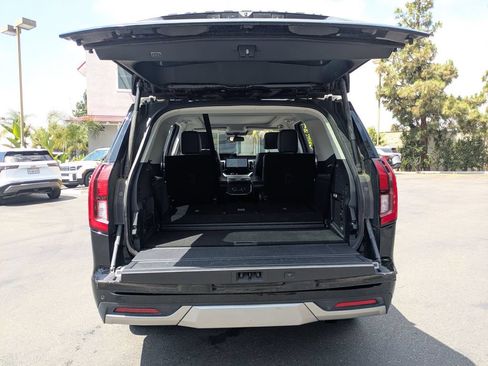 Used 2025 Ford Expedition Platinum AWD/4WD image 30
