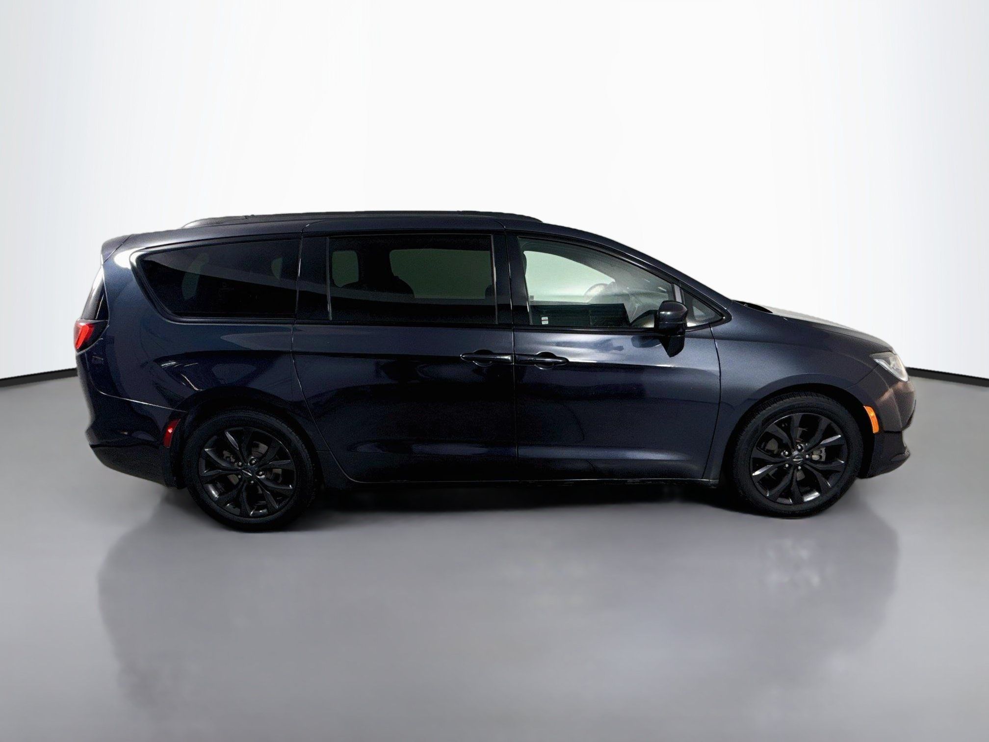 Used 2020 Chrysler Pacifica Touring-L w/ S Appearance Package FWD image 8