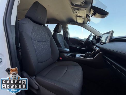 Used 2025 Toyota RAV4 XLE FWD image 23