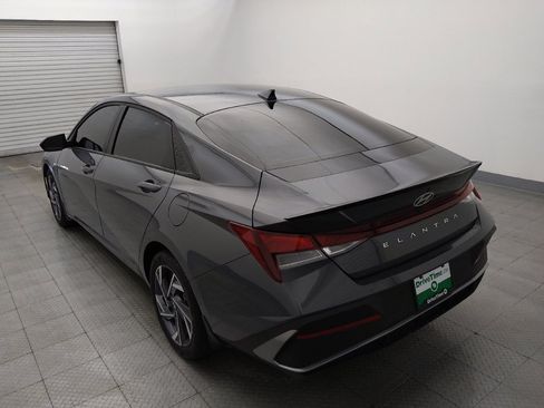 Used 2025 Hyundai Elantra Sport FWD image 5