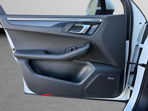 Used 2021 Porsche Macan image 11