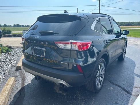 Used 2022 Ford Escape Titanium w/ Class II Trailer Tow Package image 10