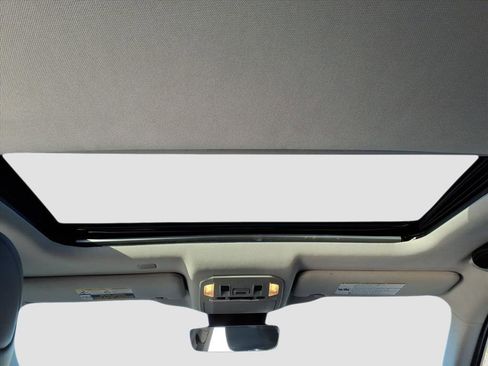 Used 2021 Toyota Highlander XLE image 15