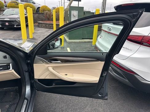 Used 2022 BMW 530i xDrive w/ Convenience Package image 38