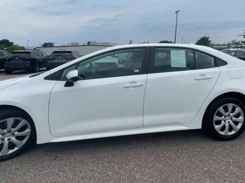 Used 2024 Toyota Corolla LE FWD image 5