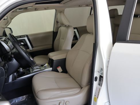 Used 2023 Toyota 4Runner SR5 Premium w/ Moonroof Package AWD/4WD image 9
