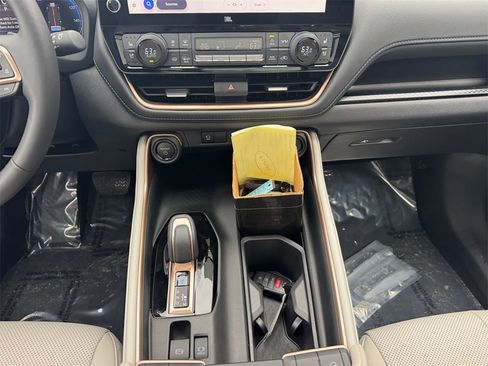 Used 2026 Toyota Grand Highlander AWD Hybrid image 11