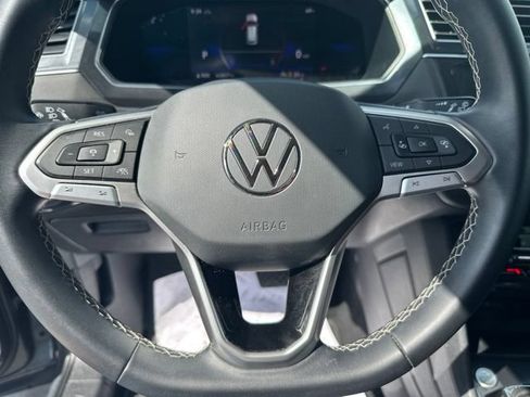 Used 2023 Volkswagen Tiguan SE AWD/4WD image 8