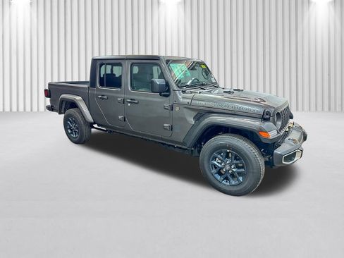 New 2026 Jeep Gladiator Overland AWD/4WD image 2