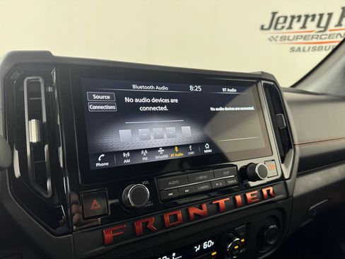 Used 2025 Nissan Frontier PRO-4X AWD/4WD image 14