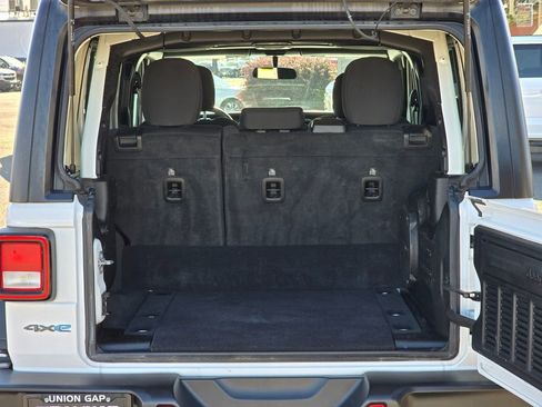 Used 2023 Jeep Wrangler Unlimited image 16