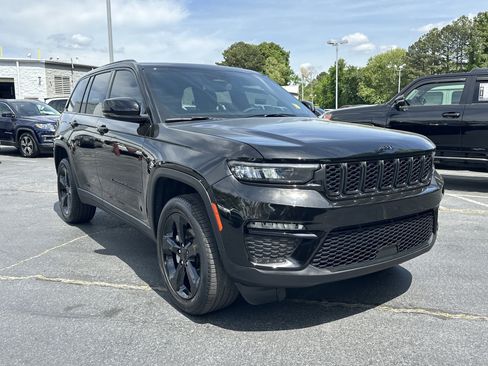 Used 2024 Jeep Grand Cherokee Limited w/ Black Appearance Package AWD/4WD image 2