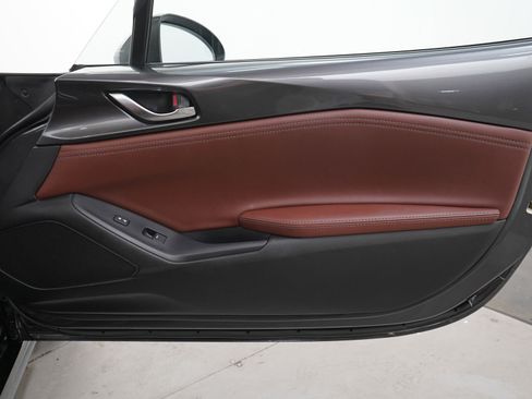 Used 2018 MAZDA MX-5 Miata RF Grand Touring w/ Interior Package RWD image 9