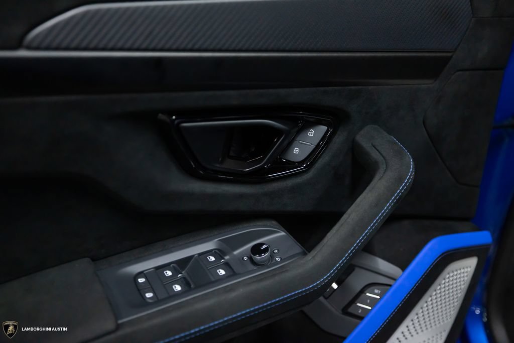 Used 2024 Lamborghini Urus Performante AWD/4WD image 21