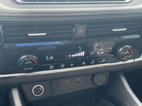 Used 2021 Nissan Rogue SV image 26