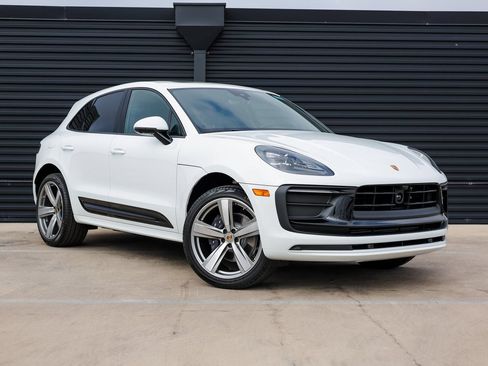 Certified 2026 Porsche Macan AWD/4WD image 9