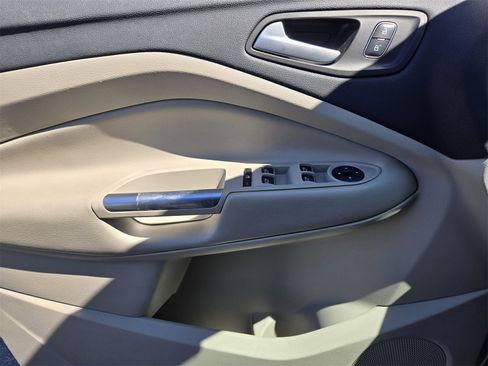 Used 2017 Ford Escape SE w/ Equipment Group 201A image 21