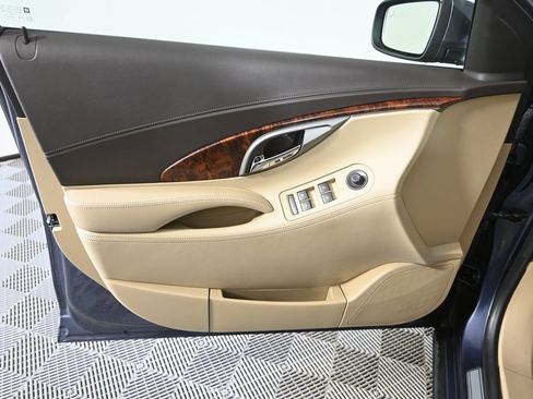 Used 2013 Buick LaCrosse Leather w/ Driver Confidence Package image 18