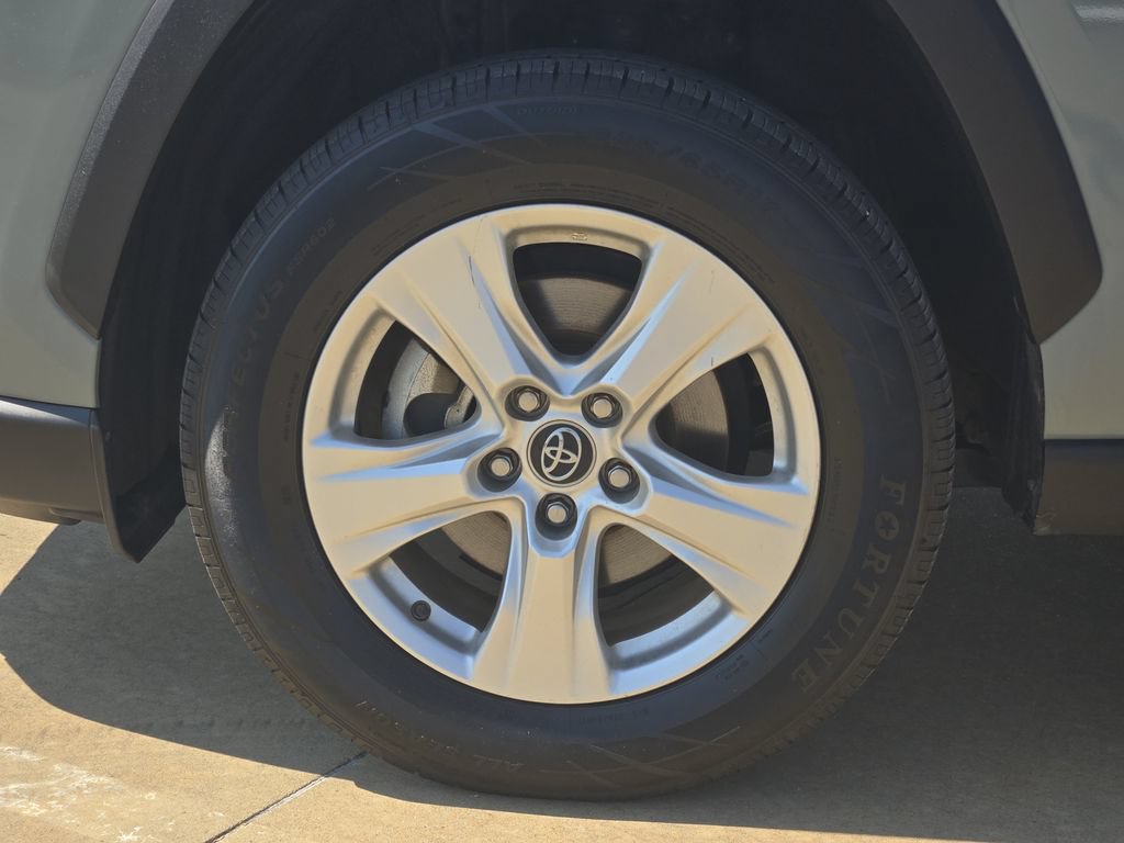 Used 2020 Toyota RAV4 XLE FWD image 13