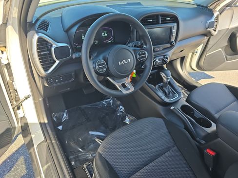 Used 2023 Kia Soul LX image 15