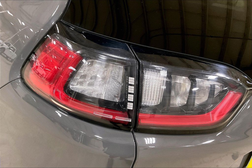 Used 2019 Jeep Cherokee Trailhawk w/ Cold Weather Group AWD/4WD image 27