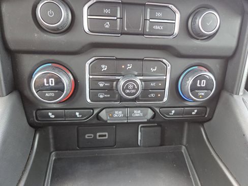 Used 2023 Chevrolet Tahoe Z71 w/ Luxury Package AWD/4WD image 35
