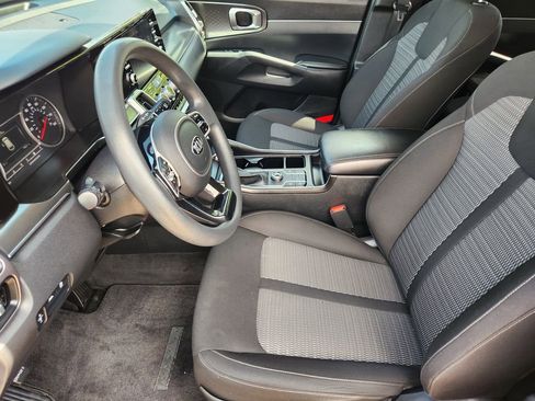 Used 2021 Kia Sorento LX FWD image 11