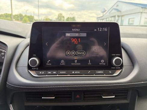 Used 2024 Nissan Rogue SV AWD/4WD image 22
