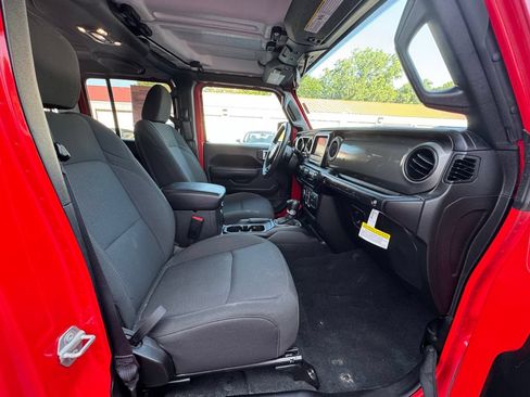 Used 2023 Jeep Wrangler Unlimited w/ Cold Weather Group AWD/4WD image 8