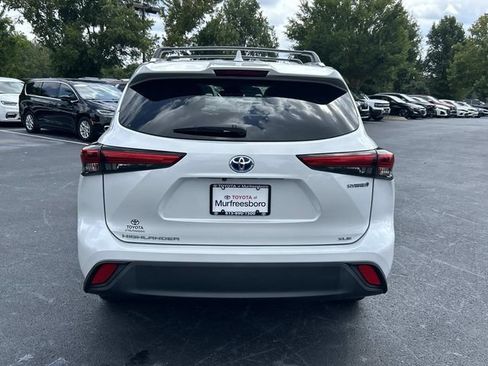 Used 2022 Toyota Highlander XLE AWD/4WD image 5
