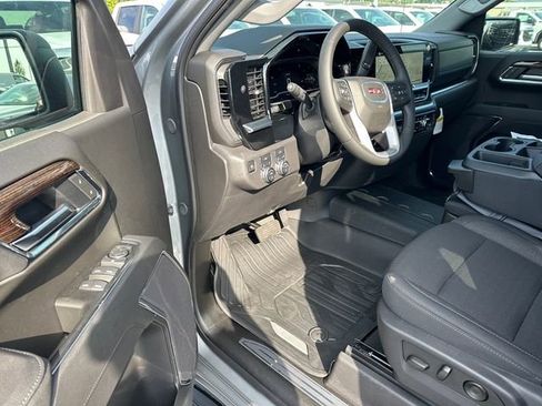 New 2025 GMC Sierra 1500 Elevation image 17