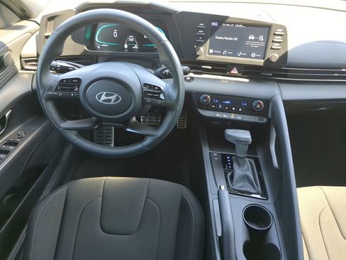Used 2025 Hyundai Elantra Sport image 12
