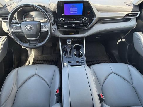 Used 2023 Toyota Highlander XLE image 15