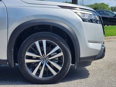 Used 2024 Nissan Pathfinder Platinum w/ Cargo Package FWD image 9