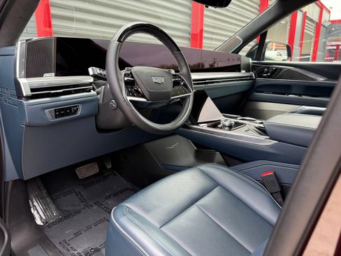 Used 2025 Cadillac Escalade IQ Luxury 2 w/ LPO, Premium Carpet Package AWD/4WD image 19