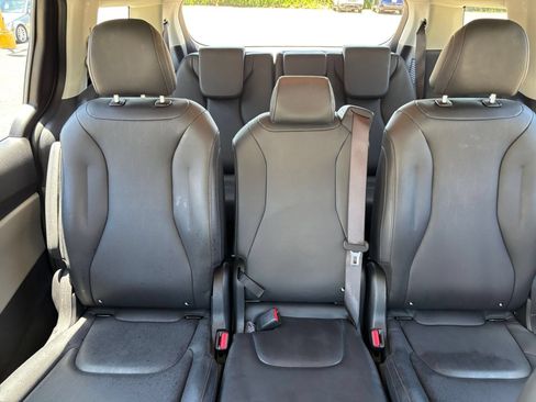 Used 2026 Kia Carnival FWD image 41