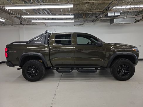 Used 2025 Chevrolet Colorado ZR2 w/ Midnight Edition image 2