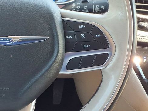 Used 2019 Chrysler Pacifica Limited FWD image 21