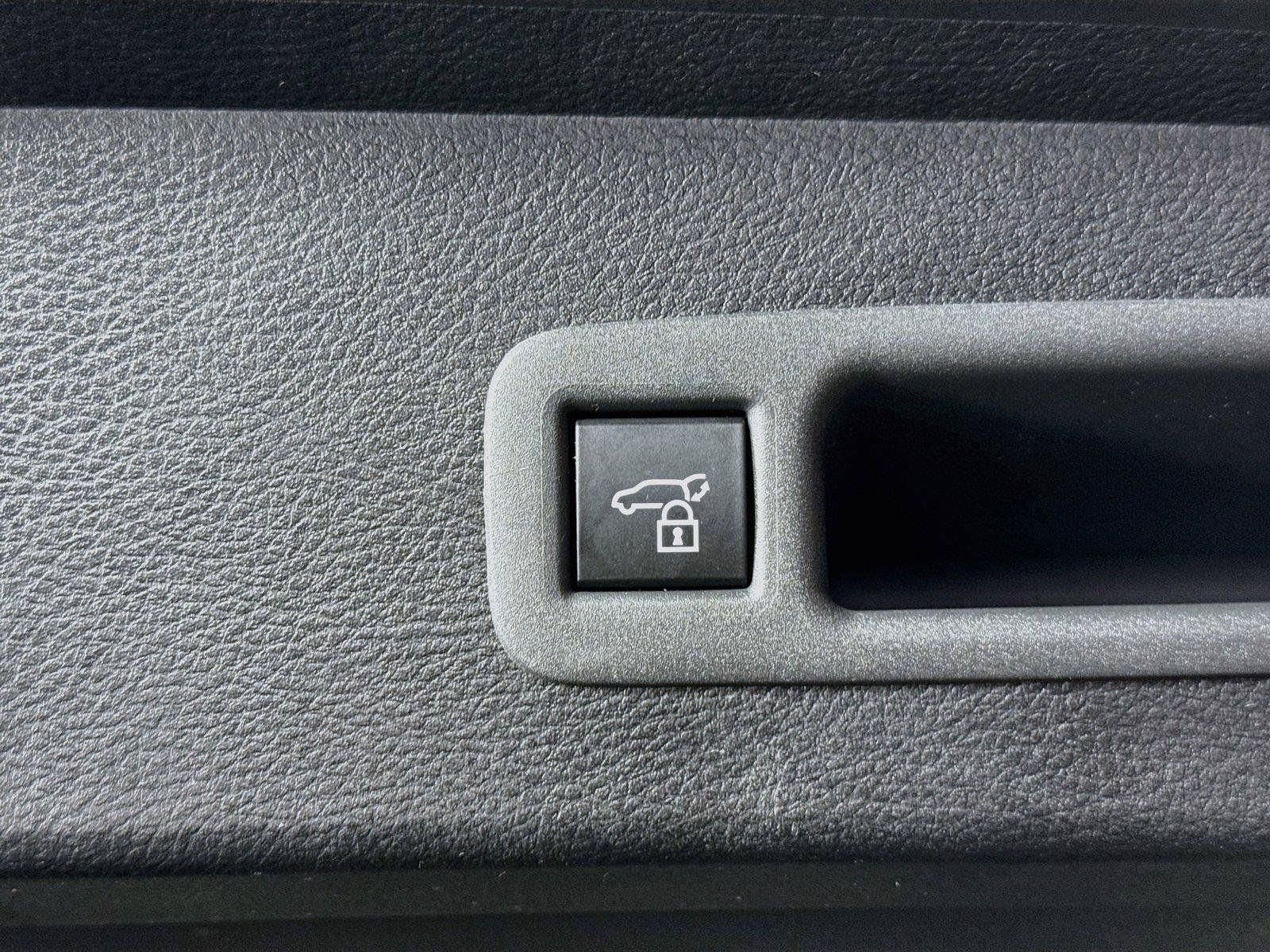 Certified 2026 Toyota Sienna XLE FWD image 41