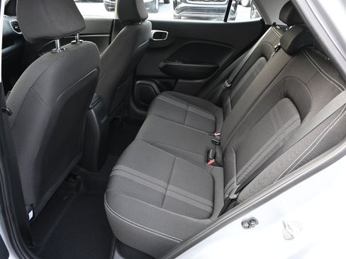 Used 2022 Hyundai Venue SEL image 19