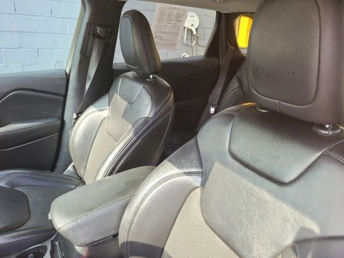 Used 2019 Jeep Cherokee Latitude Plus image 10