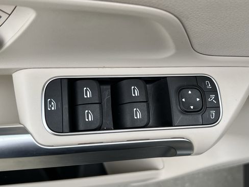 Certified 2025 Mercedes-Benz GLB 250 4MATIC image 15