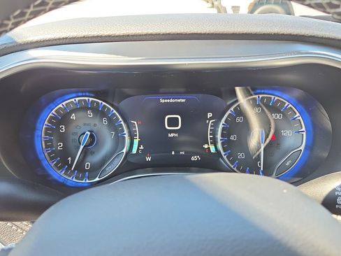 New 2026 Chrysler Pacifica Limited w/ Uconnect Theater Family Group image 30