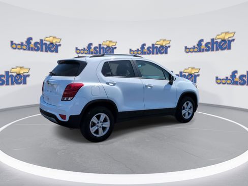 Used 2022 Chevrolet Trax LT w/ LT Convenience Package image 8