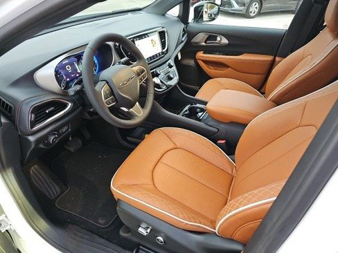 New 2026 Chrysler Pacifica Pinnacle image 21