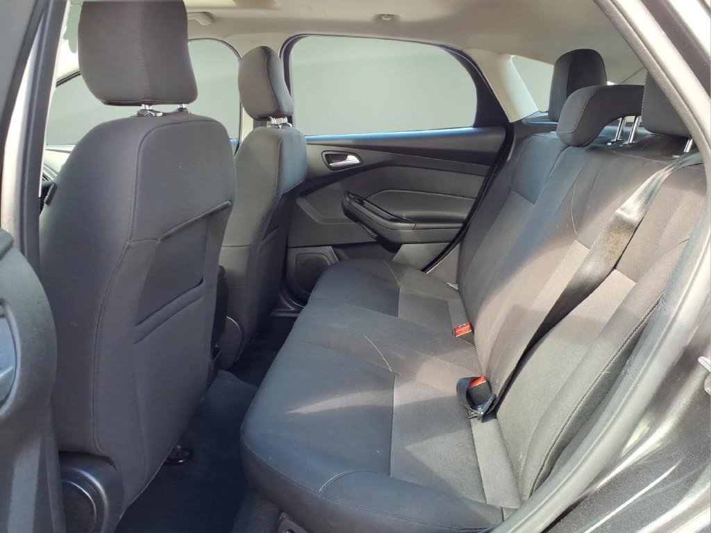 Used 2015 Ford Focus SE w/ SE Sport Package FWD image 9