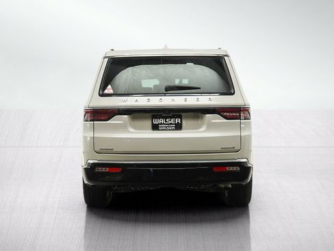 Used 2022 Jeep Wagoneer Series II AWD/4WD image 4