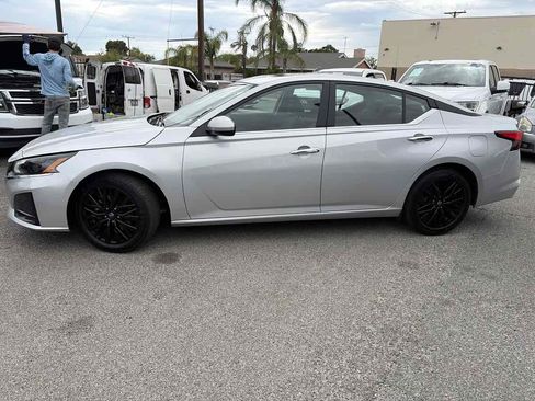 Used 2025 Nissan Altima 2.5 SV w/ SV Special Edition Package FWD image 2